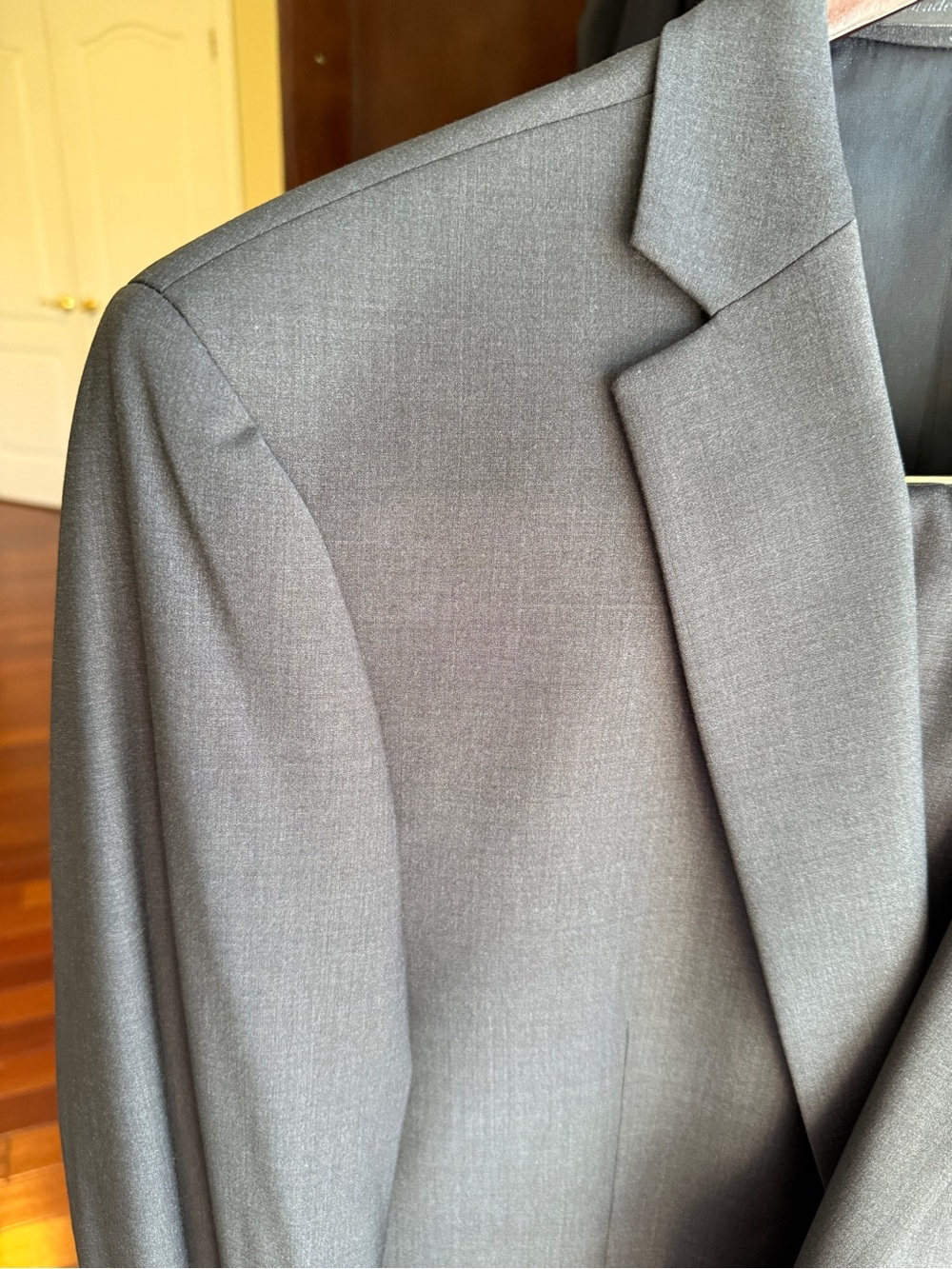 Calvin Klein Men's Charcoal Gray 2 piece Suit! - Picture 9 of 14
